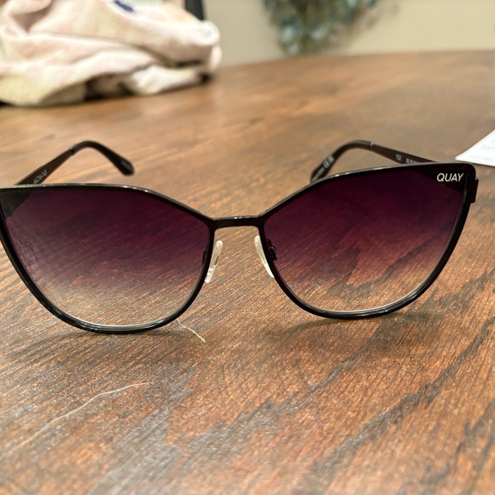 Quay In Pursuit Cat eye sunglasses